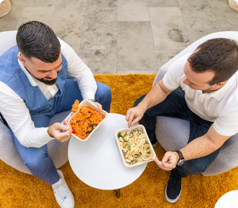 Mitarbeitende mit Mr. Lunch