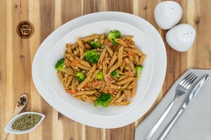 Vollkornpasta mit Brokkoli Tomaten Pesto