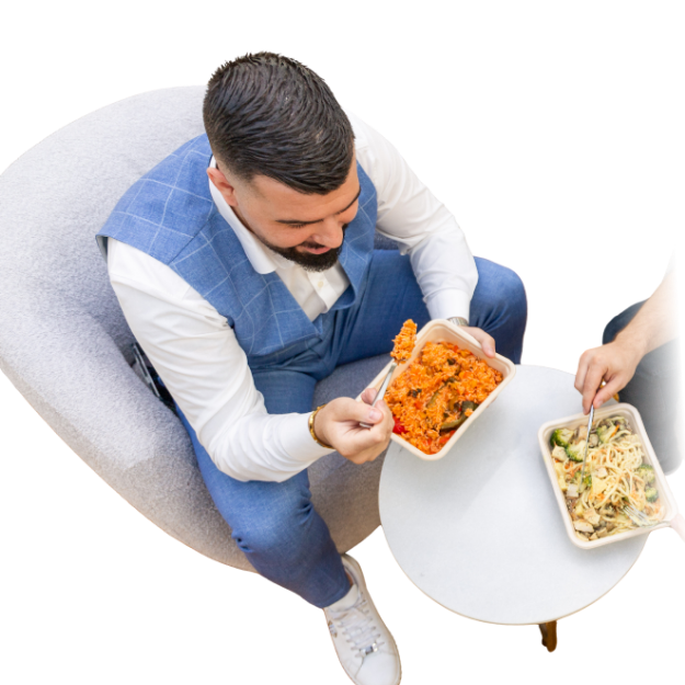 MrLunch Mitarbeiter:innen essen